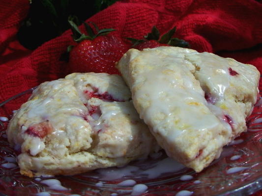 aardbeien en crème scones