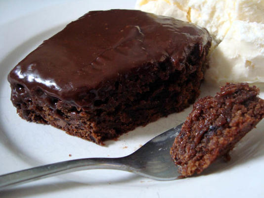 taaie en fudgy brownies gemaakt met melkchocola