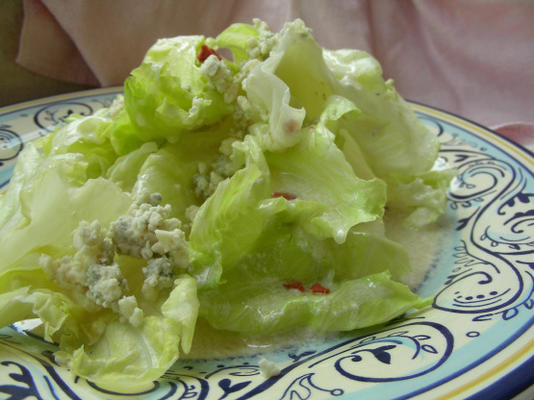 ijsbergharten met blauwe kaasvinaigrette