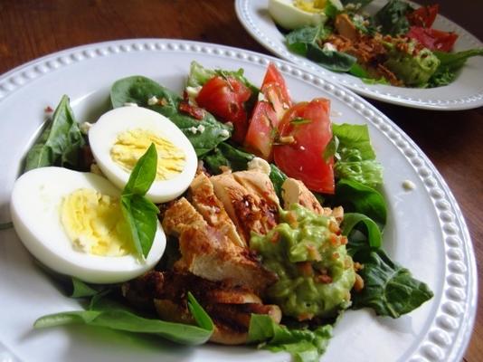 chicken cobb salade met avocado dressing