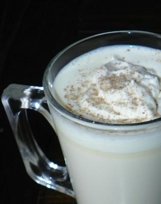 warme witte chocolade met kardemom