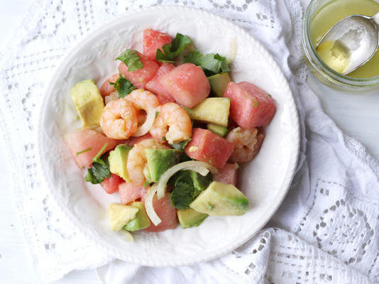 garnalen, watermeloen en avocado salade
