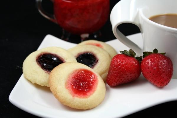 rosenmunnar (Zweedse thumbprint-cookies)