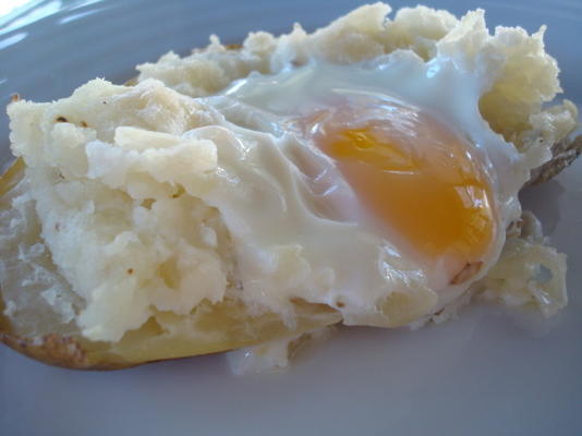 Griekse gebakken aardappelen met eieren - avga mesa se patates