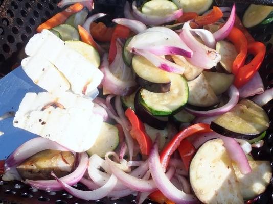 gegrilde groenten- en haloumi-salade