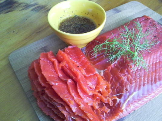 gravlax (verse zalm gemarineerd in dille)