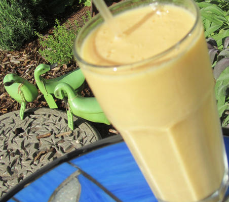 mango lassi smoothie