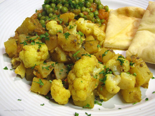 curried bloemkool en aardappelen (aloo gobi)