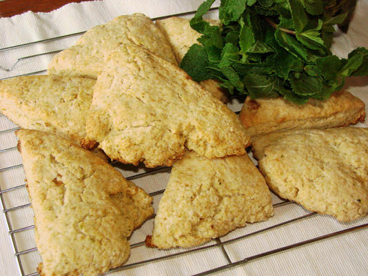 mojito scones: happy hour, ontmoet ontbijt.