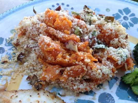 zoete aardappelgratin met pecan-crumb topping