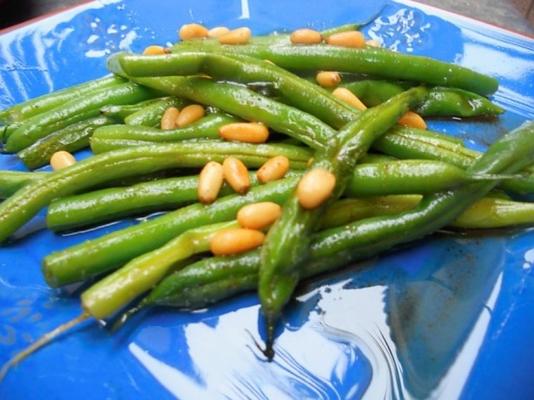 groene bonen met pijnboompitten botersaus