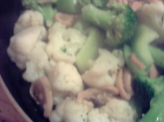 gebakken broccoli, bloemkool en champignons