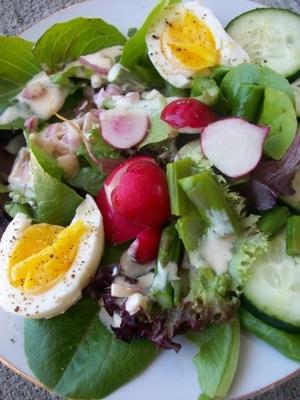 lente salade met karnemelk dressing