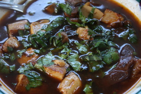 warme en zure champignonsoep (tom yum het)