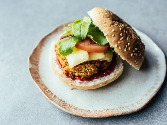 geroosterde butternut squash-quinoa veggie burger