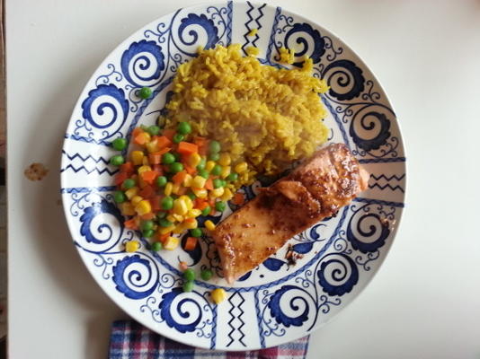 eenvoudige balsamico-honing-mosterd geglaceerde zalm