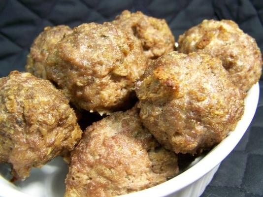 eenvoudig gebakken gehaktballen met twee sausopties