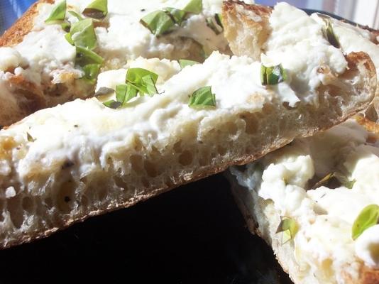 inspirerende geitenkaas op knoflook ciabatta toast