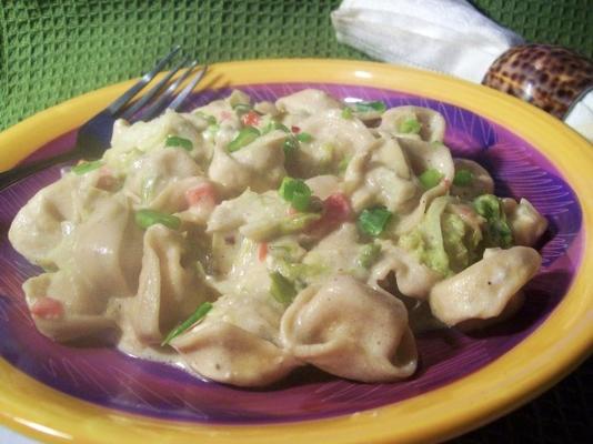 kaasachtige tortellini in een romige saus