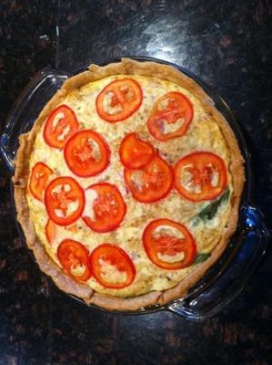 quiche met tomaat, basilicum en knoflook