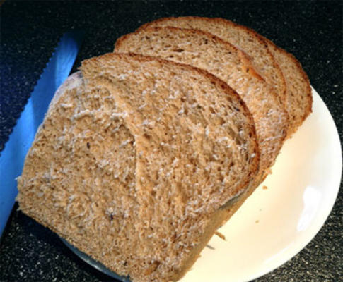 volkoren brood met karwij en anijs