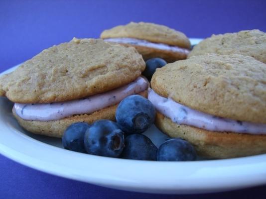 blueberry whoopie pastei