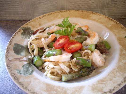 fettuccine met asperges en garnalen