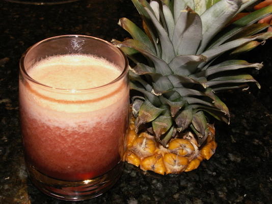 zomerpunch (ananas, aardbei, druivensap)