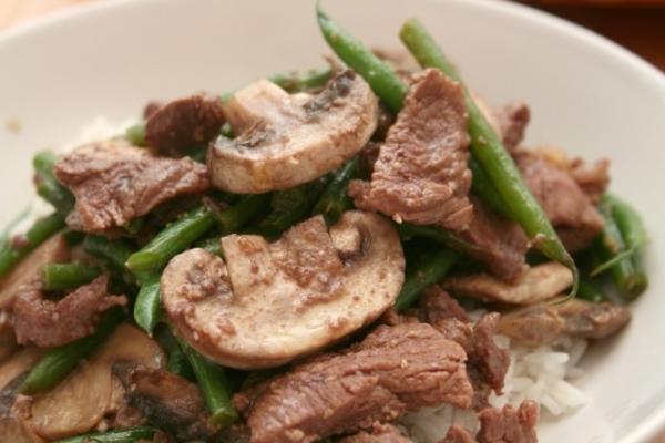 gember beef stir-fry (pad khing nuah)