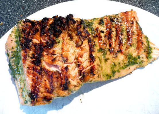 gegrilde zalm met basilicumolie