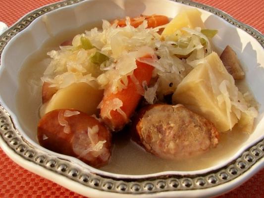 zoet en zuur zuurkool kielbasa stoofpot