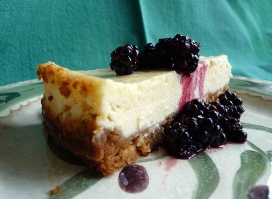 cheesecake met geslagen braambessen