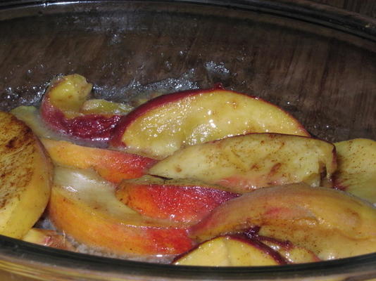 in de magnetron gebakken perziken