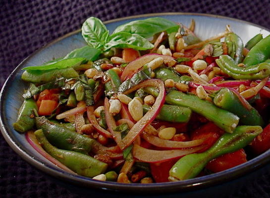 basilicum en balsemieke groene boonsalade