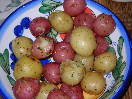 knoflook mini-aardappelen