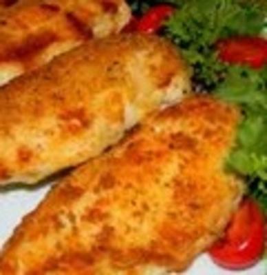 Parmezaanse Crusted Chicken-borsten met tomaat en basilicum en aardappelen