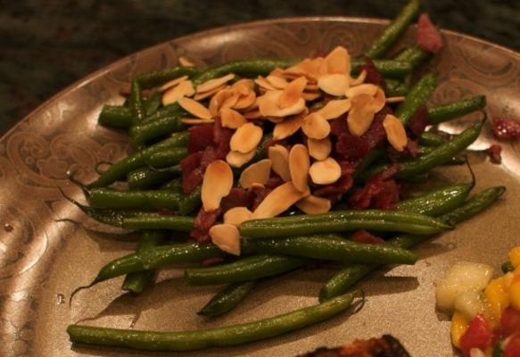 groene bonen met pancetta en geroosterde amandelen