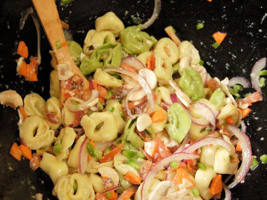 de eenvoudigste salade van tortellini