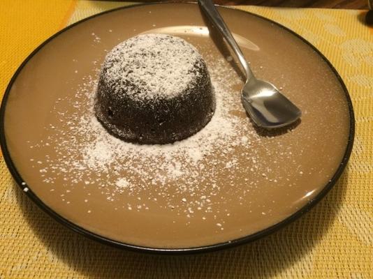 Valentijnsdag gesmolten chocoladecake voor twee (of meer!)