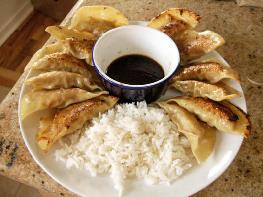 gyoza (potstickers)