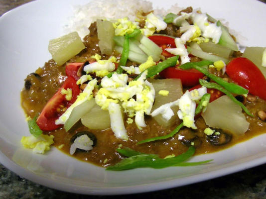 tropisch rundvlees curry rijst met specerijen