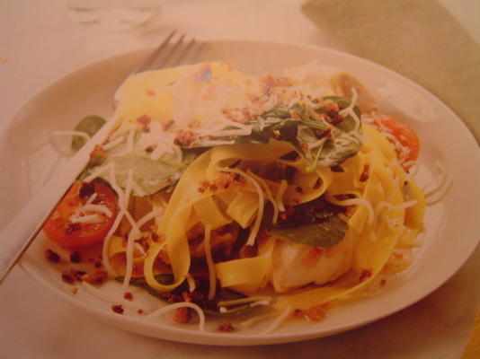 spinazie en spek pasta gooien