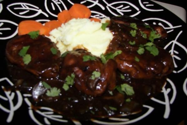 Lomo saltado met champignons en ui