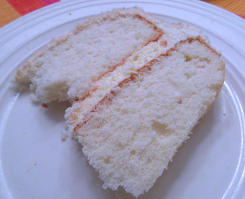 witte cake met speciale gelegenheid