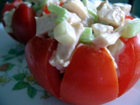 kippensalade gevulde tomaten