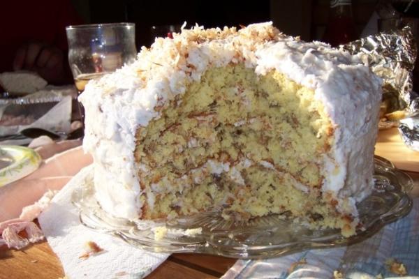 rogene's coconut cake met kokosmelk kaas glazuur