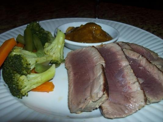 Cubaanse ahi met banaan-mango chutney