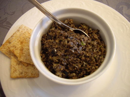 tapenade (blootsvoets contessa) - in a garten