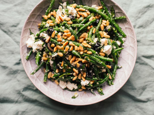 groene boonsalade met pijnboomnoten en feta