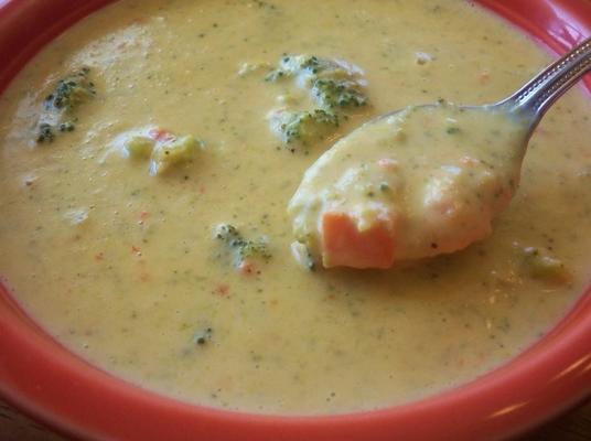 broccoli, rode peper en cheddar chowder